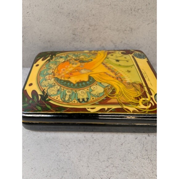 Hand-painted Russian lacquer box featuring Alphonse Mucha’s iconic “Zodiac” - Picture 5 of 10